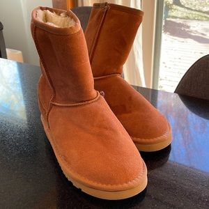 Ugh Womens 8 classic